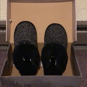 Bearpaw Effie slippers, size 8